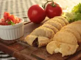 Mini Pastel (Carne e Queijo)
