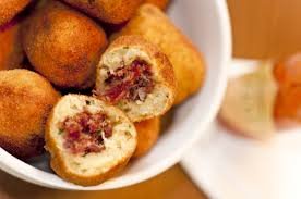 Bolinho de Mandioca com Carne Seca (20 Unidades)